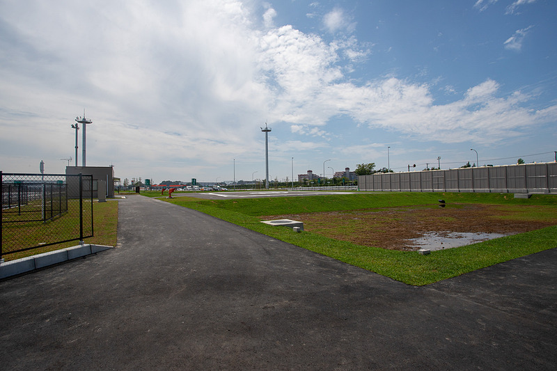 こちらがヘリポートと備蓄倉庫