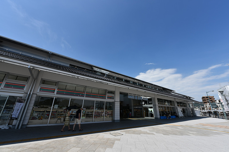 リニューアルされた尾道駅。青春18きっぷも取り扱っていた