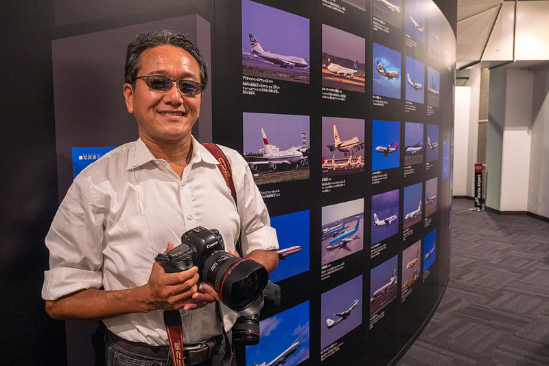「NRT Airliners」の写真と解説文を担当した航空写真家のチャーリィ古庄氏