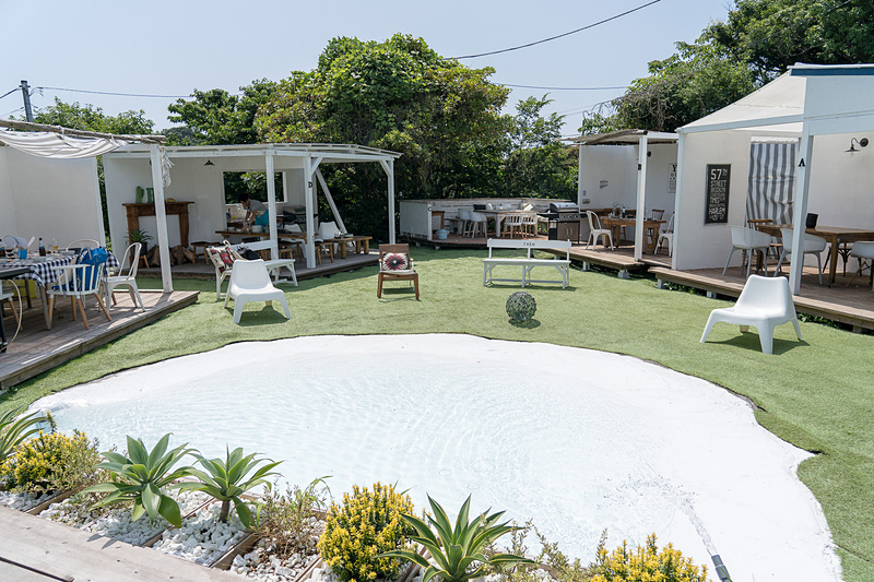 キッチン付きのBBQブースは5つ。大きさによって4～12名で利用することができます。予約時にチョイス可能