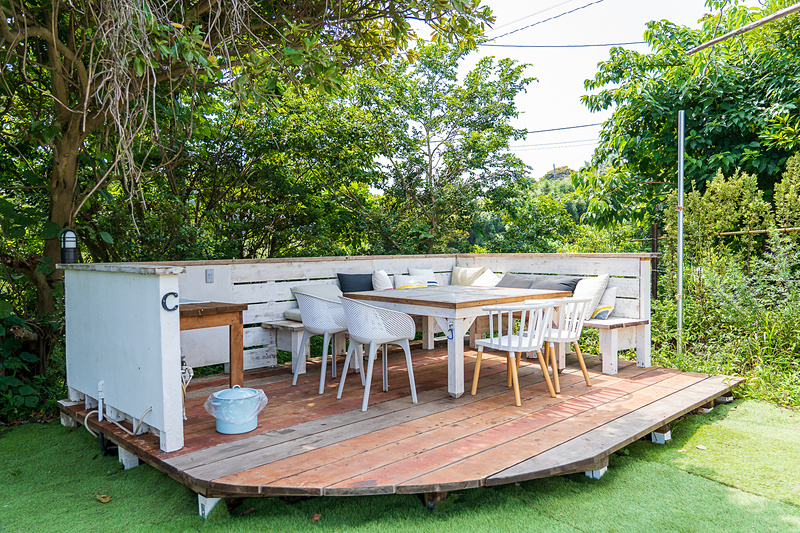 キッチン付きのBBQブースは5つ。大きさによって4～12名で利用することができます。予約時にチョイス可能