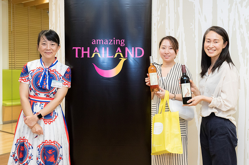 タイ産ワインも参加者にプレゼント