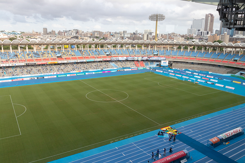 スタジアムを一望できる上に空調がきいていて音も静か