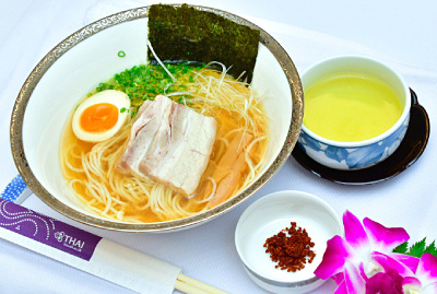 バンコク発で提供される塩ラーメン