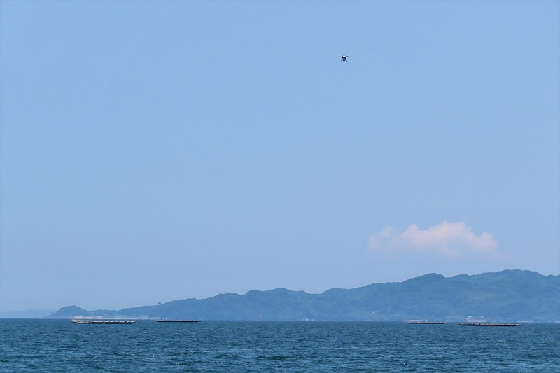 海の向こうからドローンが飛んでくる