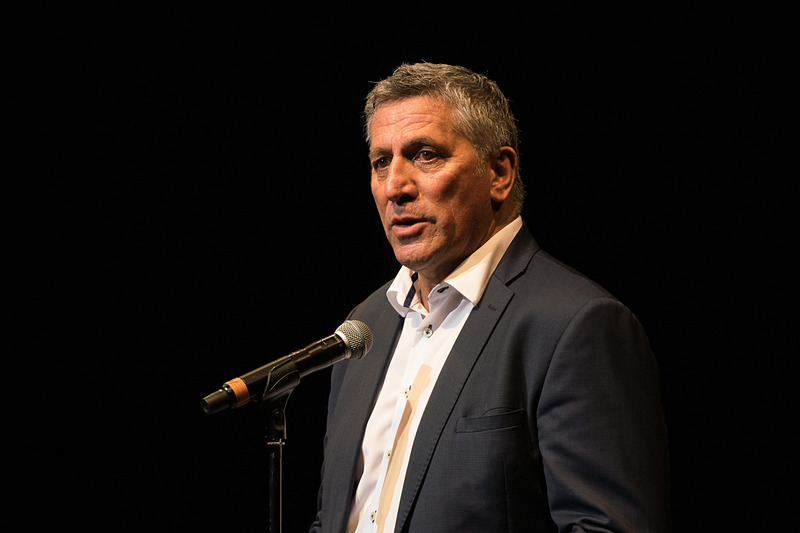 ニュージーランド・マオリ芸術工芸学校およびテ・プイア会長のハリー・バークハート氏