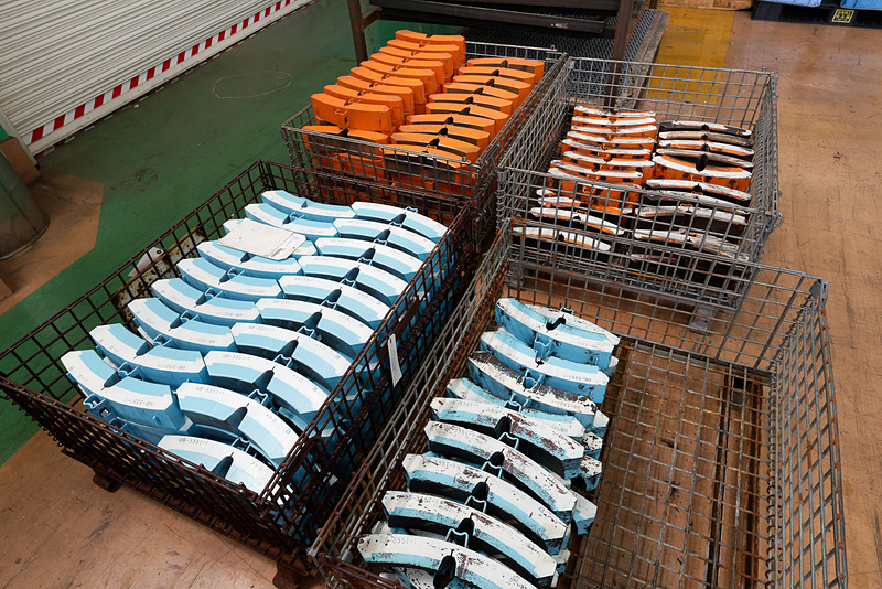 新品と中古のブレーキパッド