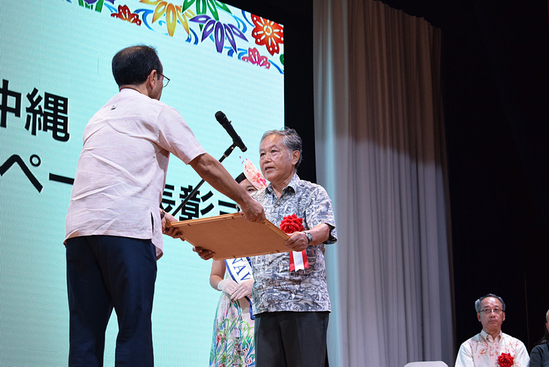 大城花咲爺会。結成20年間にわたり、道路の草刈や草花の植栽管理などを実施。高齢者の社会参加をとおした生きがい、居場所づくり、地域住民の環境美化意識の高揚にも貢献しているとして表彰された