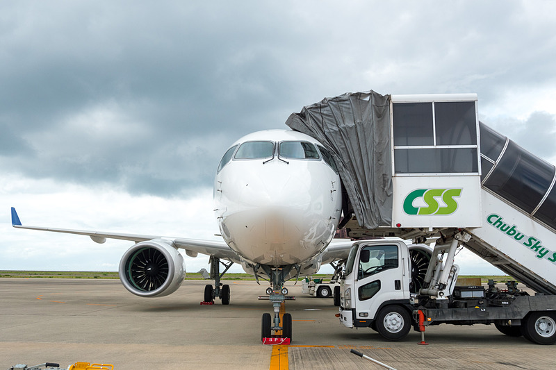 前面から。コックピットの窓は特徴的