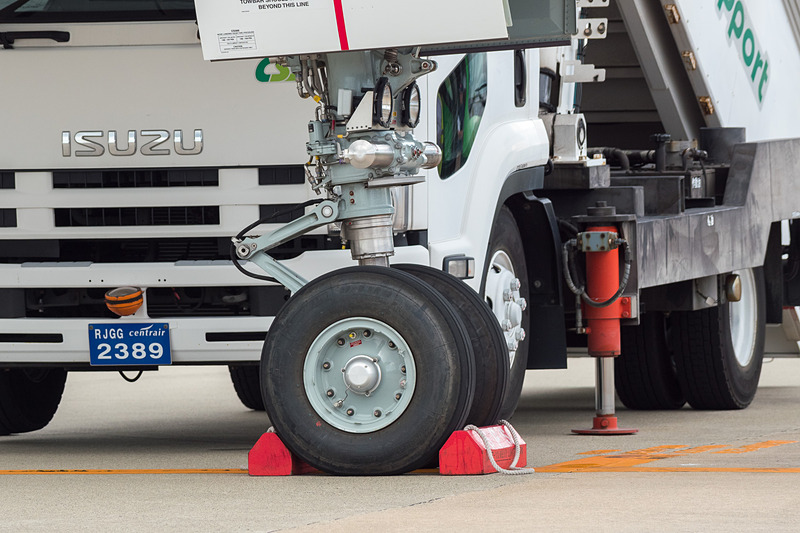 ノーズギア。タイヤはミシュランの「Air X」を装着していた