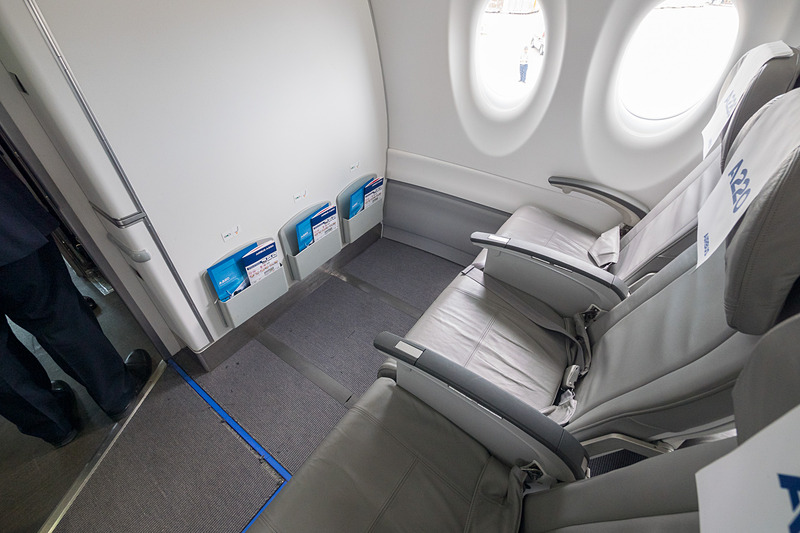 3列席のシート。シートはゾディアック（Zodiac）製