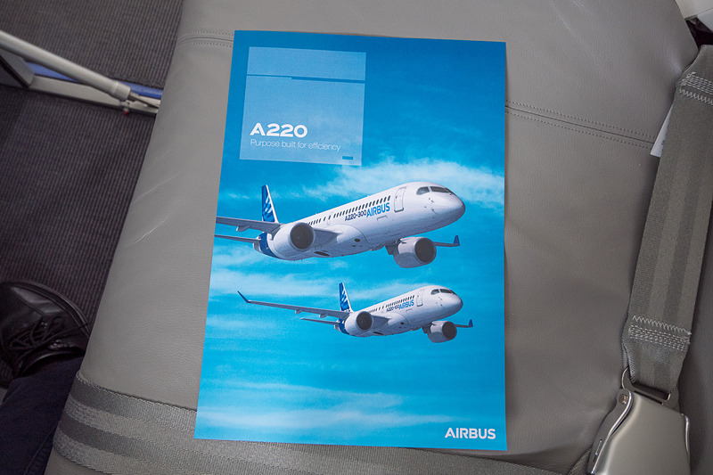 エアバス A220ファミリーを紹介するパンフレット