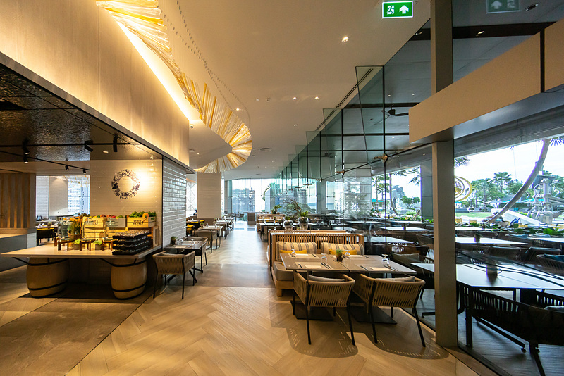 F階（ターミナル21の屋上）にあるメインレストラン「WAVES＆WIND」