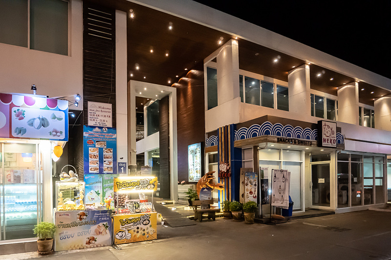 入口はちょっと分かりにくいが、一番大きなエントランス部分が入口