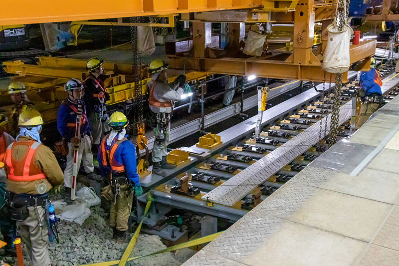 リニア中央新幹線の名古屋駅新設工事（中央東工区）の一部、工事桁の架設を公開
