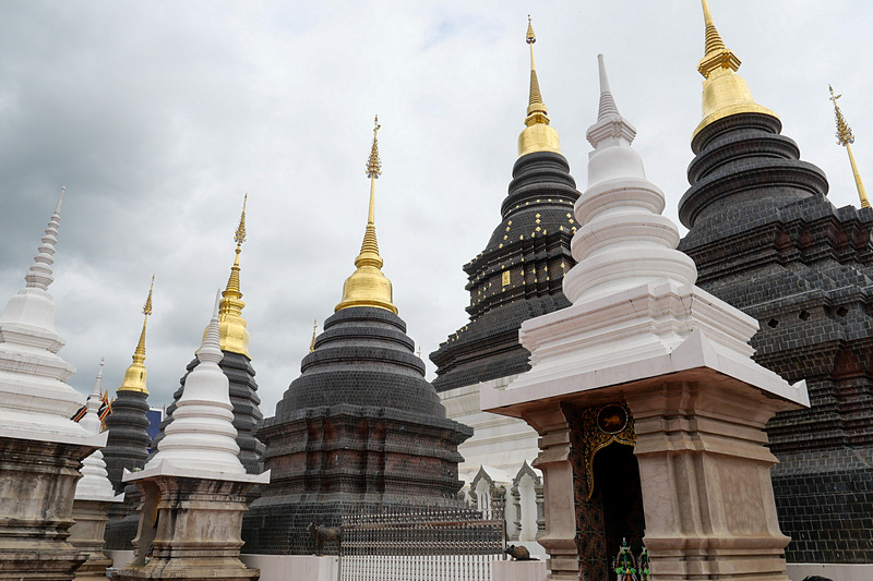 干支の十二支を祀った巨大な礼拝堂がある