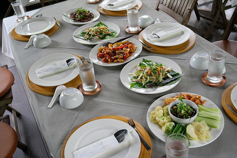 チェンマイの伝統料理などのランチも楽しめる