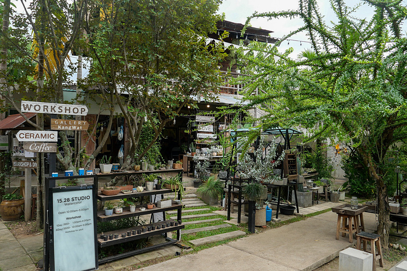 もともと集落だった場所を買い取り、アーティスト村に改修