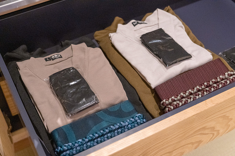 クローゼットの中に用意されている滞在着。これを着て外出も可能です