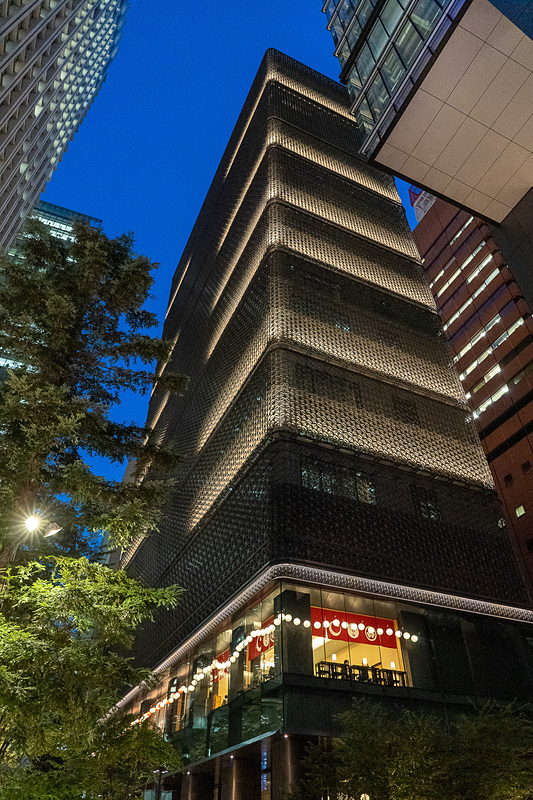 夜はこんな感じでライトアップされてステキだった星のや東京