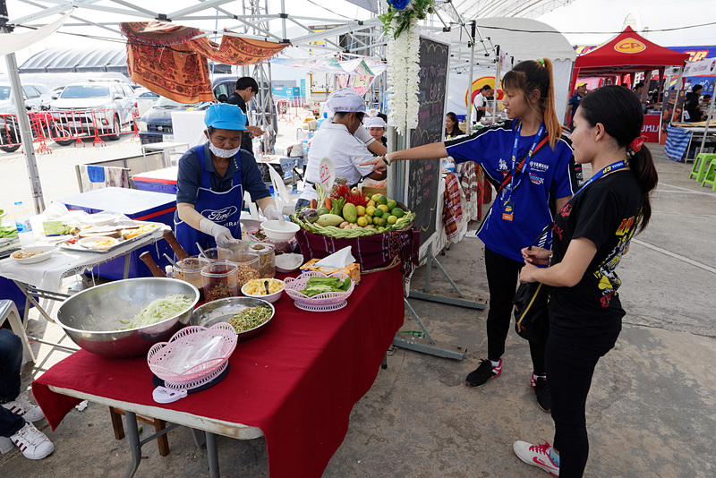タイならではのフードも味わえる