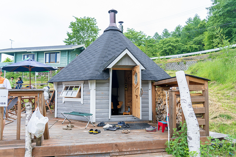 こちらはサウナコタ（薪サウナ）。コタは小屋という意味