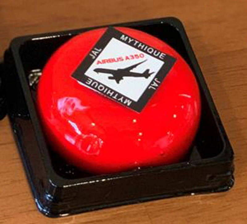 JALがエアバス A350型機を9月から就航することを記念した特別なデザート「REDジュエル」