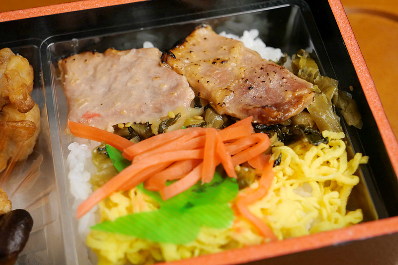 こちらは黒豚の味噌焼きが乗せられたご飯ゾーン