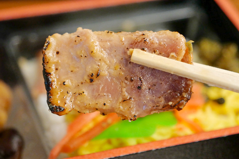 しっかりとした歯応えのお肉と、甘みの強い脂身の対比が楽しい