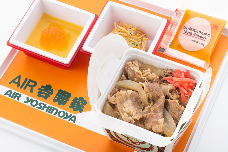 JALは機内食「AIR吉野家」を9月1日から提供する