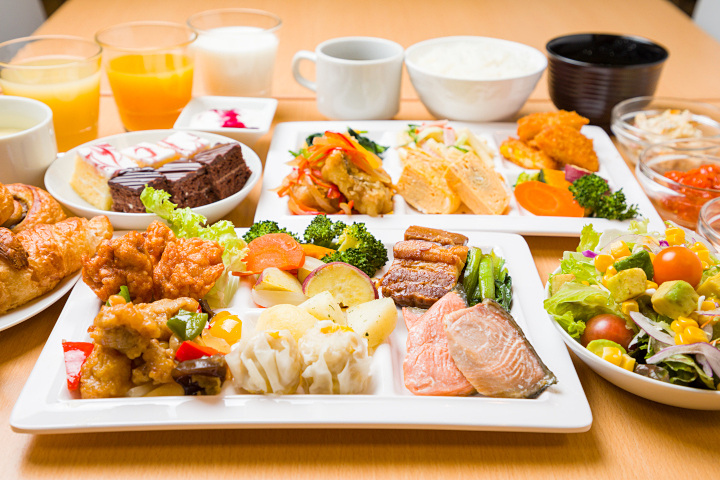 フォーステイラウンジでは時間帯によって異なるサービスが楽しめる。