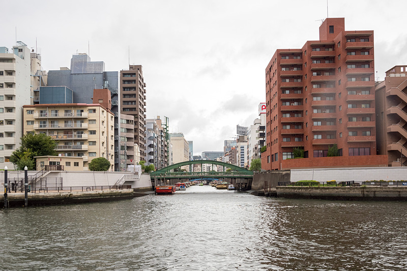 地元の招待客などが乗船して、通常とは異なる短距離のお披露目ツアーが行なわれた