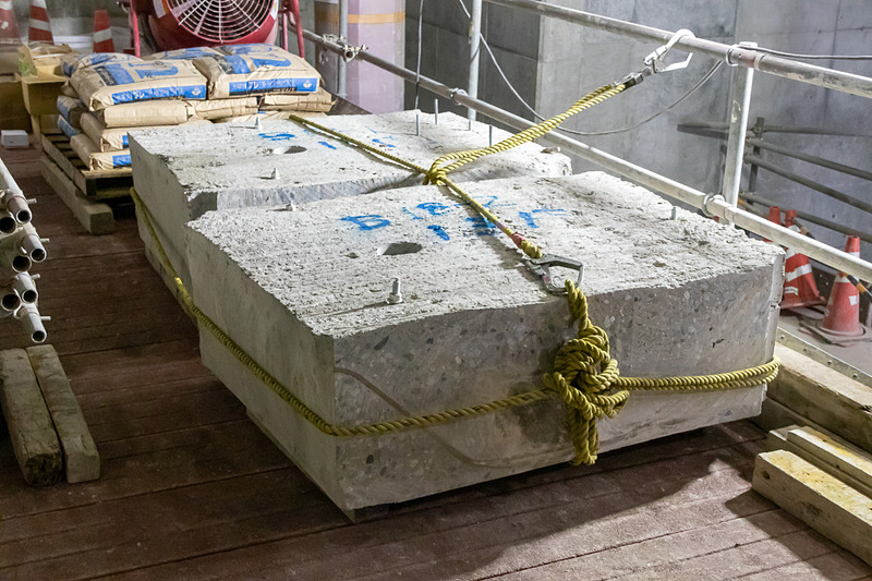 運び出された側壁の一部