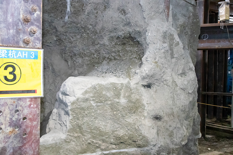 土は薬剤を注入して強度を確保してから掘削をする