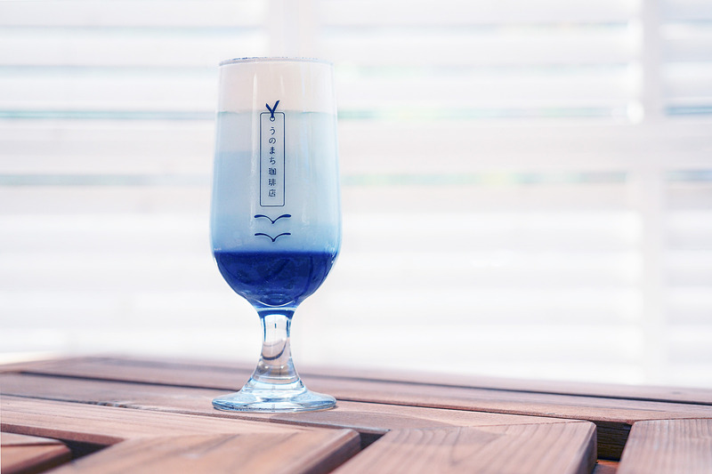 東海道新幹線のイメージカラーを再現した「タピオカ新幹線」