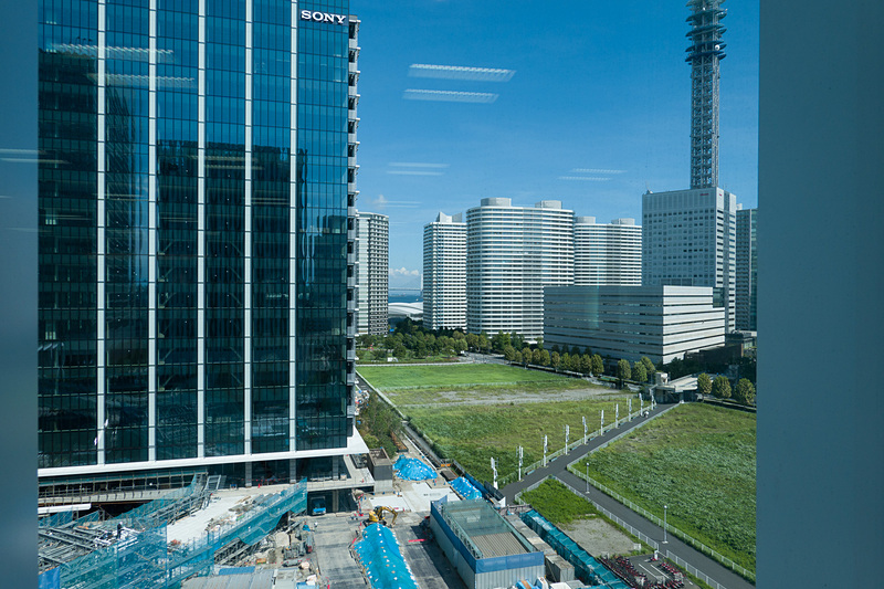 窓の外にはベイブリッジなども望める