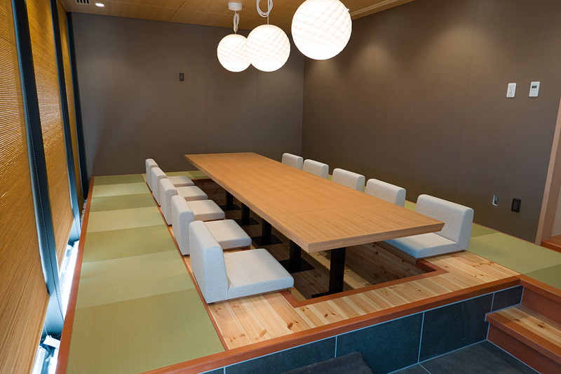 靴を脱いで上がる和室スペースも