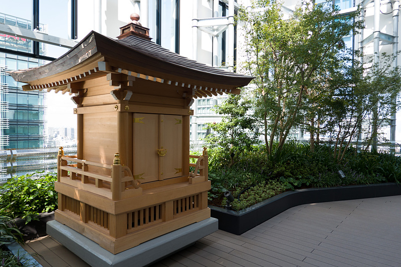 ドアで隔てたオープンエアのスペースも用意している