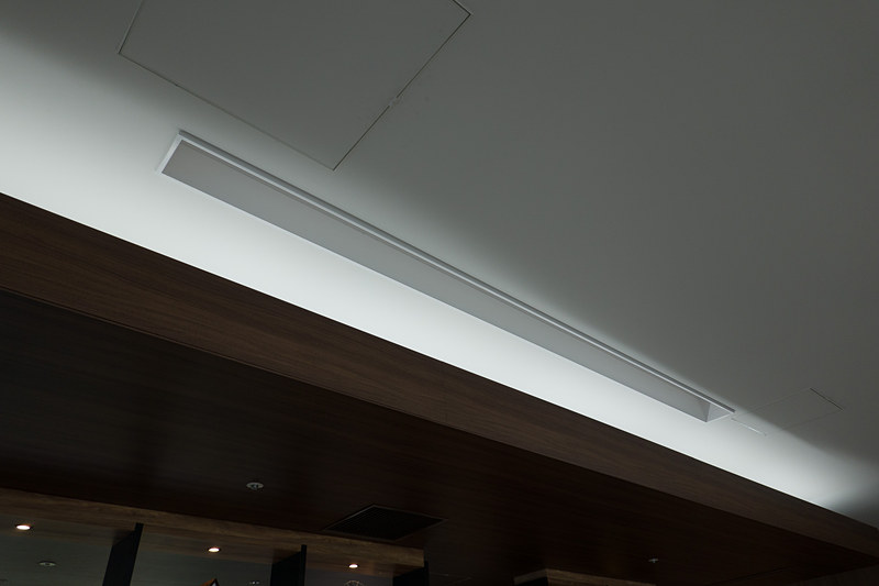 まだ設置されていなかったが、スクリーンを埋め込んでプロジェクターの投影を行なえるようにする