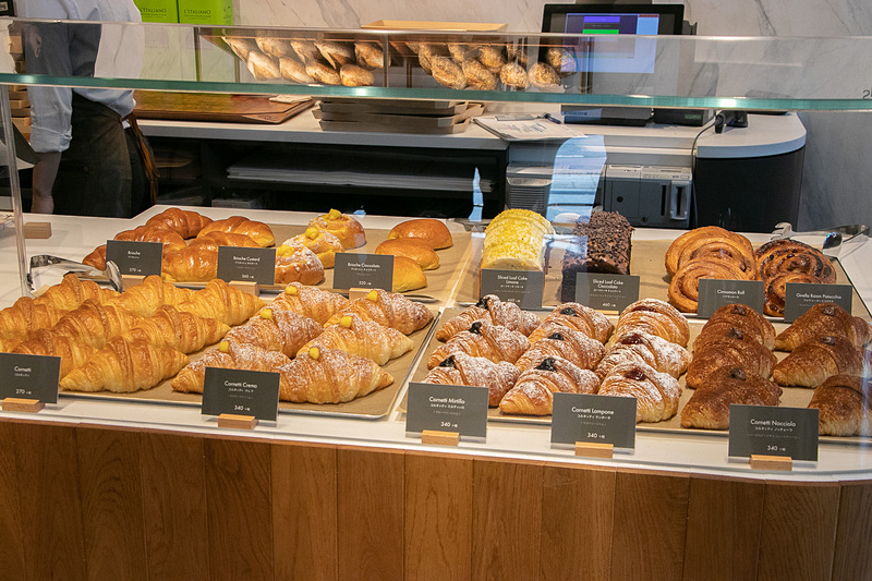 1階はプリンチのフードを用意しつつ、テイクアウト客などライトなニーズに対応。パン屋に寄るように気軽に利用できる