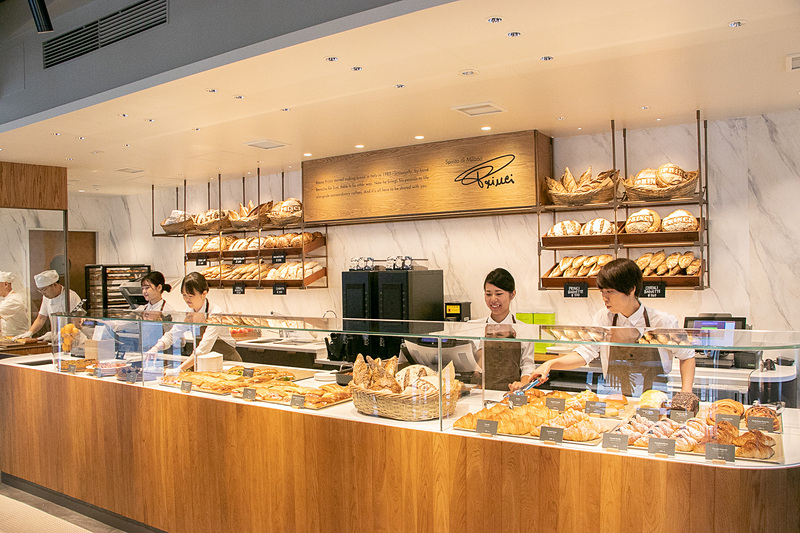 1階はプリンチのフードを用意しつつ、テイクアウト客などライトなニーズに対応。パン屋に寄るように気軽に利用できる