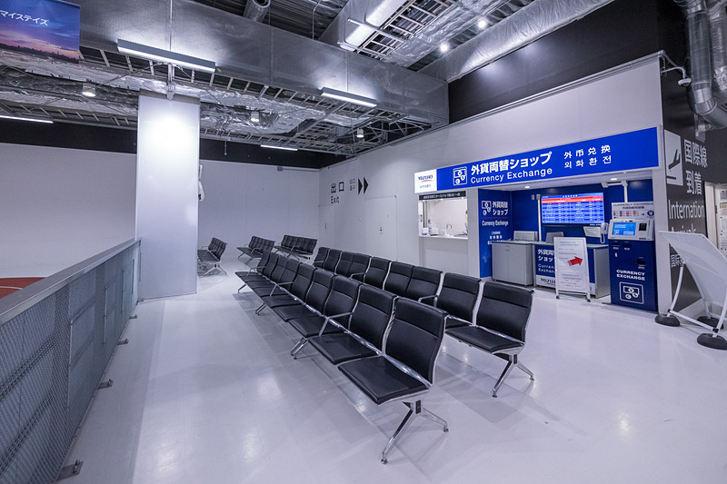 3か所に計120席のシートを設置。到着客を出迎える待合エリアとしても利用できるようになった