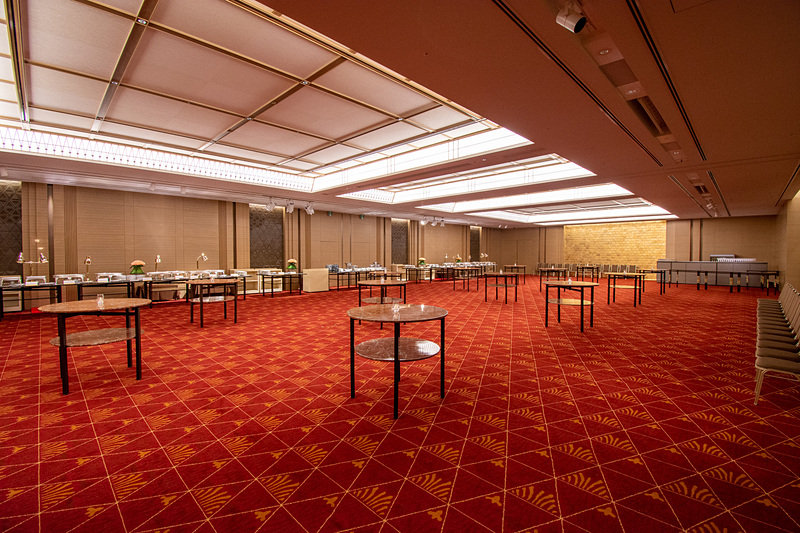 こちらは通路を挟んで向かいにある「曙の間」