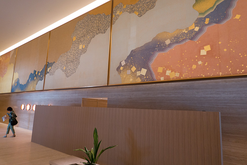 5階のフランス料理「ヌーヴェル・エポック」前。こちらも入口には目隠しがある。全56席、個室1