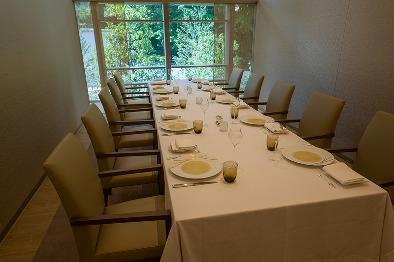 半個室のスペースは10人着席できる