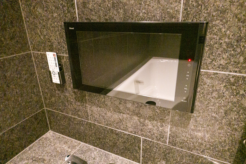 浴槽につかりながら見られるテレビ