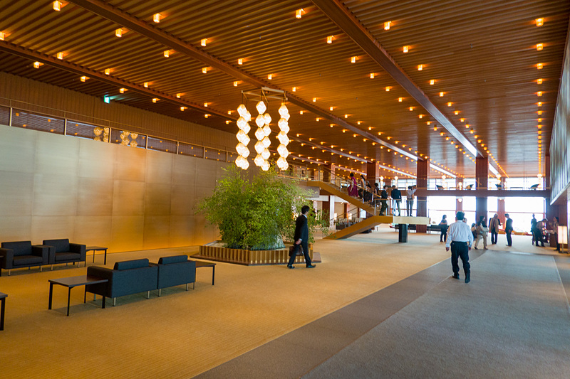 プレステージタワー5階「オークラロビー」