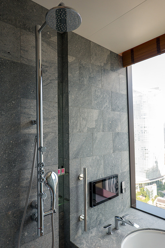 シャワーはハンドタイプとレインタイプ