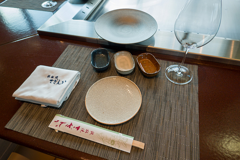 鉄板焼き「さざんか」。全80席、個室6