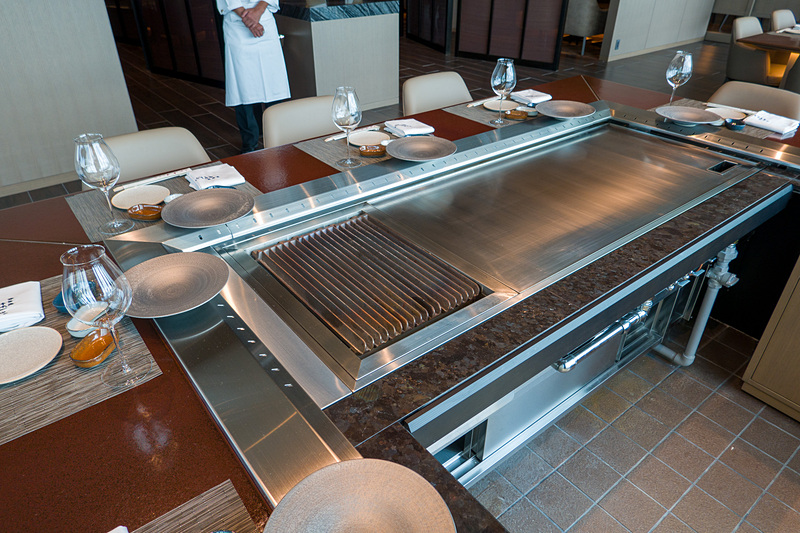 鉄板焼き「さざんか」。全80席、個室6